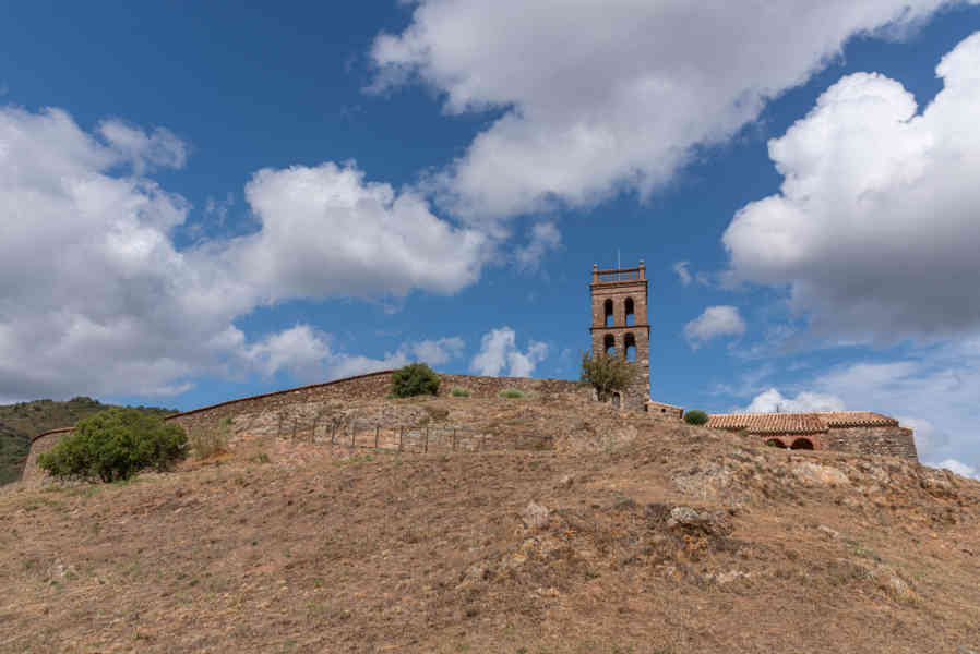 Huelva - Almonaster la Real 23 - fortaleza medieval y mezquita.jpg